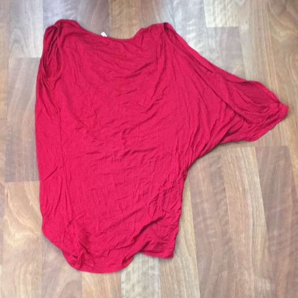 Red asymmetrical shirt - Picture 9 of 12
